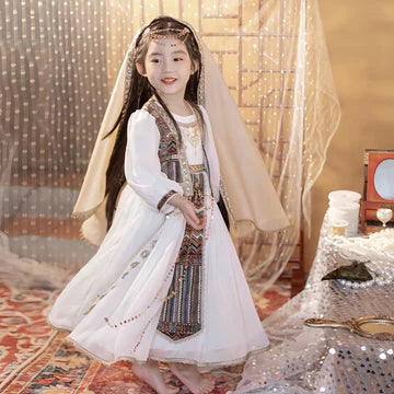 Step into spicy elegance with Spicy Pepper Kids Hanfu – a collection that transcends clothing to foster cultural connection, imaginative play, and creative expression for your little ones.