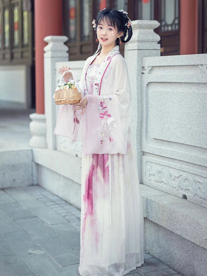 Embark on an enchanting journey with the Benita Qiyao Ruqun from Moon Hanfu&