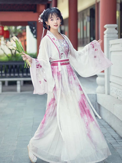 Embark on an enchanting journey with the Benita Qiyao Ruqun from Moon Hanfu&