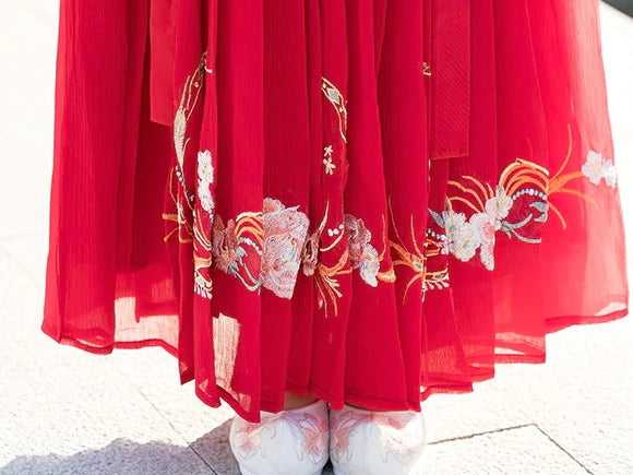 Indulge in romance with the Valentine Qiyao Ruqun from Moon Hanfu&