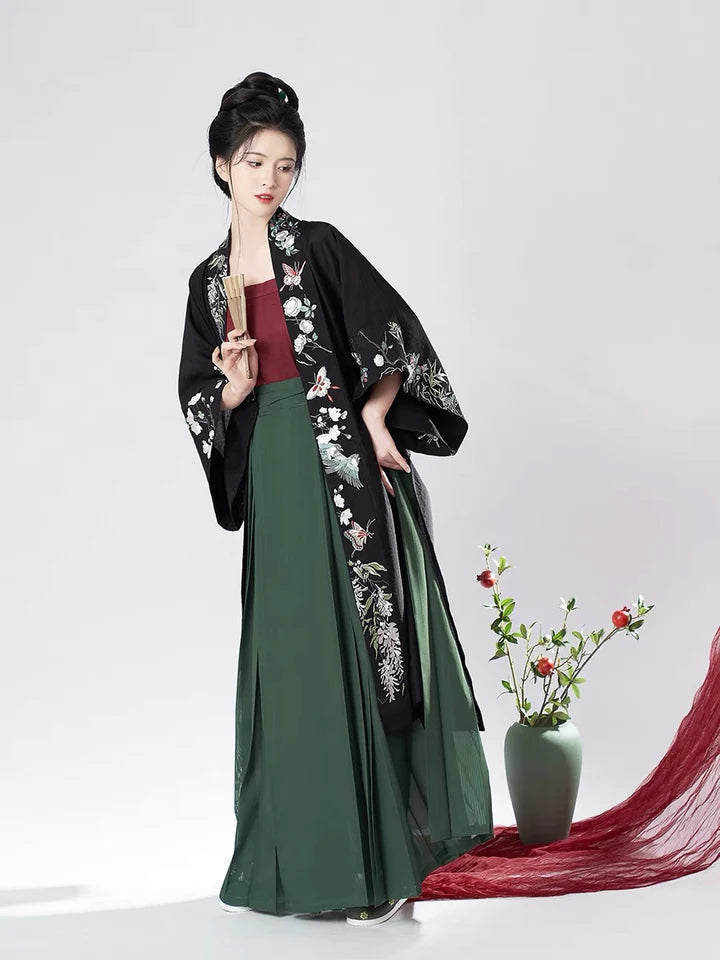 Song Dynasty Elegance - Isabella Qiyao Ruqun Ensemble in High-Quality Polyester. A blend of historical opulence and modern comfort, perfect for themed events or adding a touch of sophistication to your wardrobe.