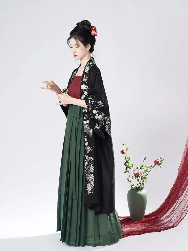 Song Dynasty Elegance - Isabella Qiyao Ruqun Ensemble in High-Quality Polyester. A blend of historical opulence and modern comfort, perfect for themed events or adding a touch of sophistication to your wardrobe.