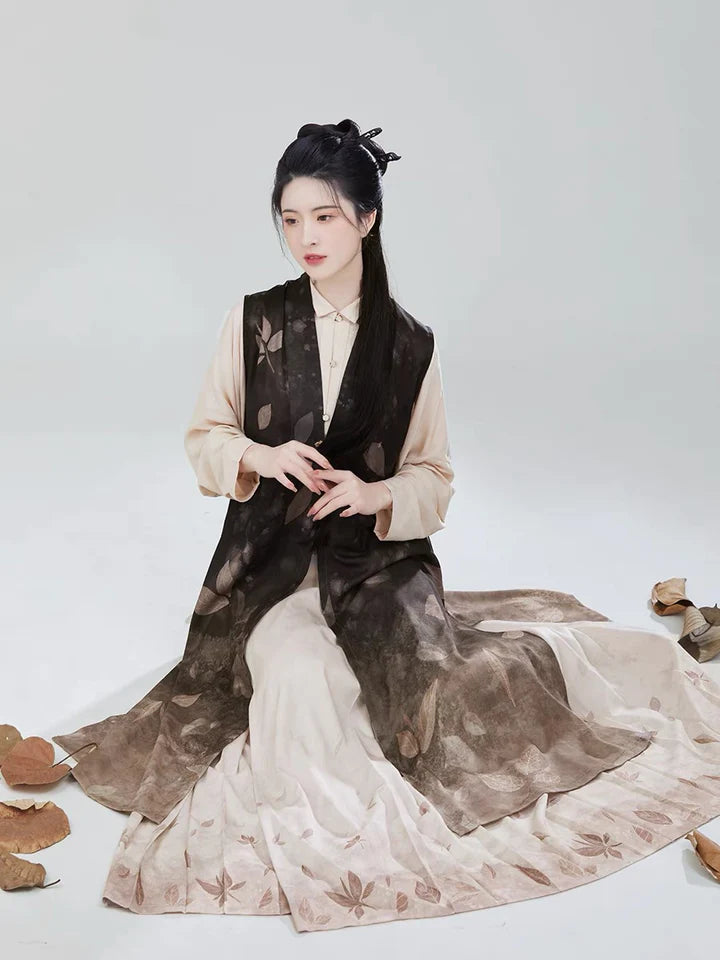 Explore the allure of Bijia, a blend of classic elegance and timeless grace inspired by Ming dynasty style. Immerse yourself in exquisite craftsmanship that reflects China&