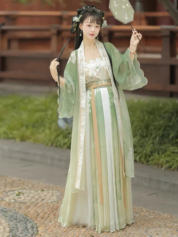 Luminous Liesel Qiyao Ruqun Ensemble - Song Dynasty Style. Illuminate your wardrobe with Liese&