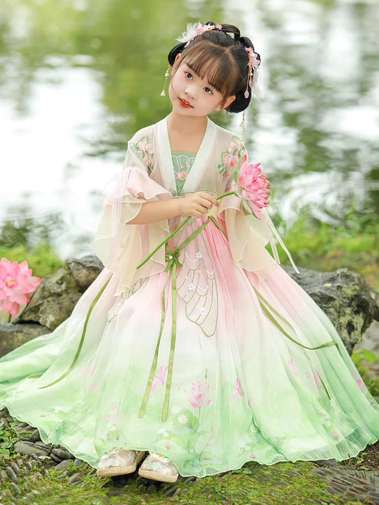 Step into the whimsical world of Ancient China with Whimsical Suzy Kids Hanfu – a collection that transcends clothing to foster cultural connection, imaginative play, and creative expression for your little ones.