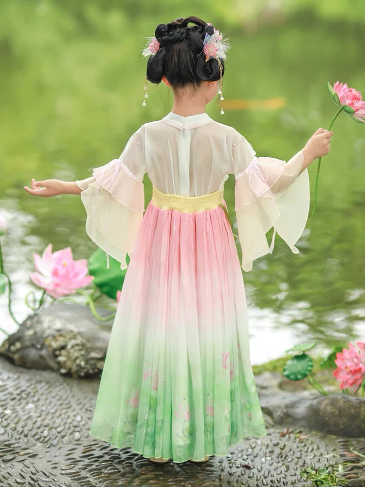 Step into the whimsical world of Ancient China with Whimsical Suzy Kids Hanfu – a collection that transcends clothing to foster cultural connection, imaginative play, and creative expression for your little ones.