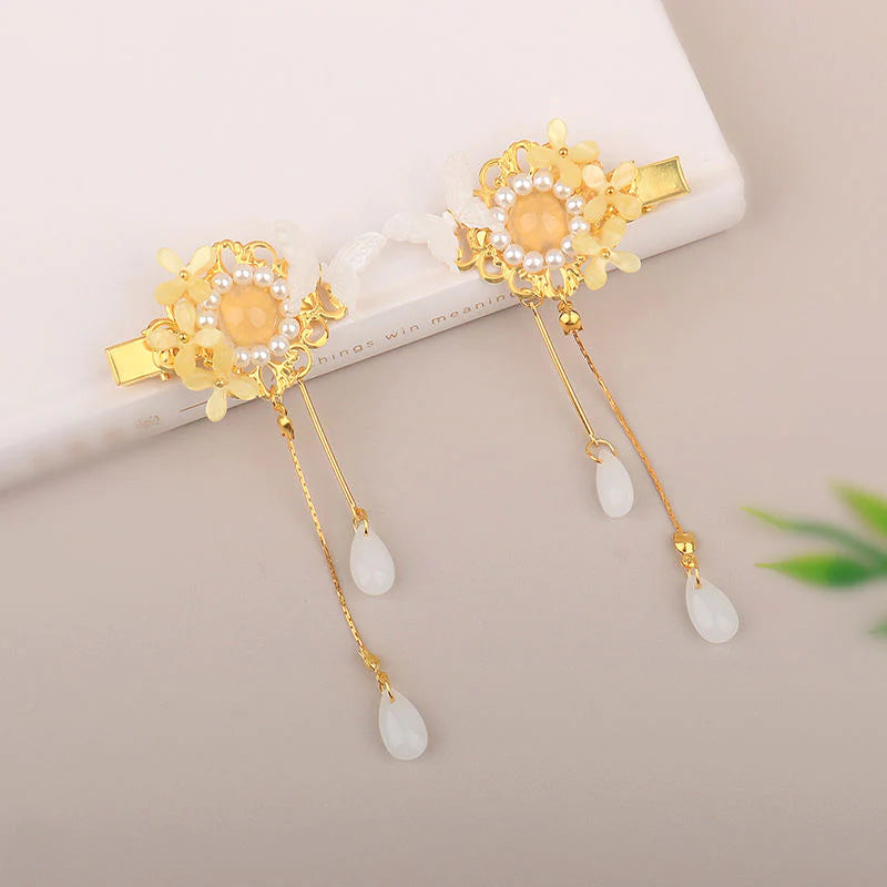 Danner Chinese Hair Clips - Add sophistication and elegance to your hairstyle with these exquisite hair clips. Delicate and intricate patterns exude timeless beauty. Perfect for weddings, formal events, or everyday wear.