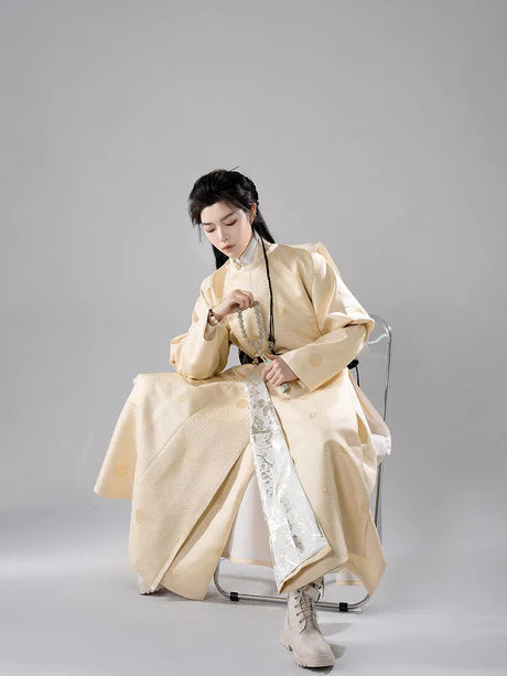 Elevate your wardrobe with Ken Yuan Ling Pao from Moon Hanfu&