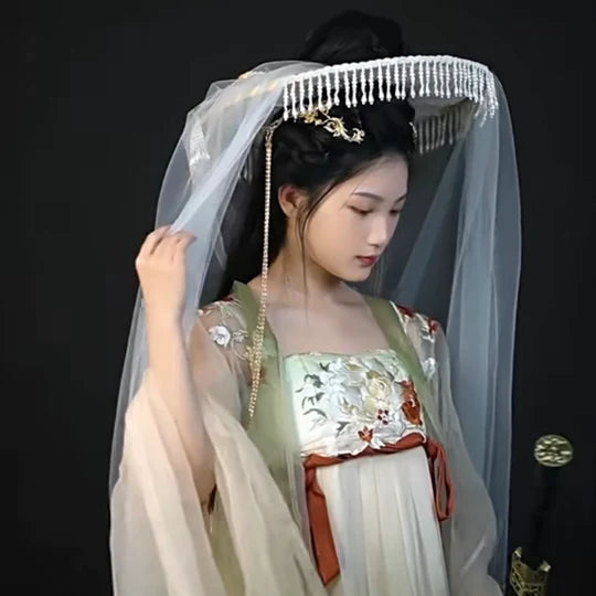 Elevate your Hanfu ensemble with Moon Hanfu&