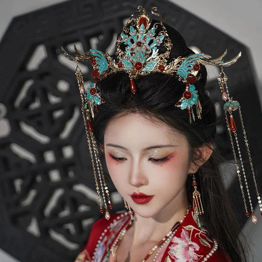 Olivie Hanfu Hair Adornments - Elevate your style with the elegant Olivie Hanfu Hair Accessories collection, designed to add a touch of sophistication and natural beauty to your ensemble. From intricately designed hairpins (发簪, fāzān) to stylish hair combs (发篦, fābì), graceful tassels (流苏, liúsū), ornate hair ornaments (发髻, fājì), and versatile hairbands and headpieces (发饰, fāshì), each piece is carefully crafted to enhance your appearance and express your unique style with the timeless charm of Olivie.