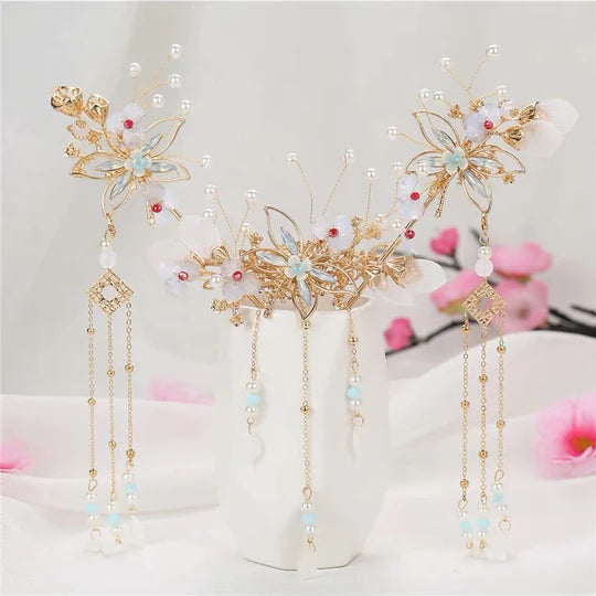 Enhance your style with the delicate charm of cherry blossoms. From hairpins to hair combs, each piece is crafted to express your unique style with the enchanting beauty of cherry blossoms.