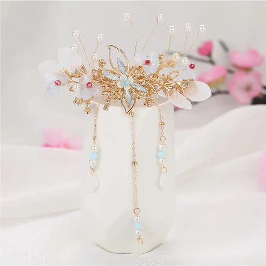 Enhance your style with the delicate charm of cherry blossoms. From hairpins to hair combs, each piece is crafted to express your unique style with the enchanting beauty of cherry blossoms.