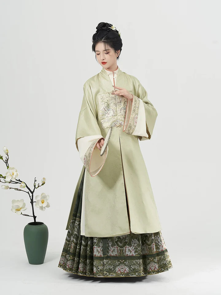 Discover the timeless beauty of Ada Li Ling Shan, a perfect blend of tradition and modernity. Enhance your wardrobe with this captivating piece, where Ada&