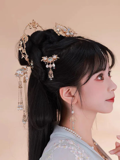 Elevate your style with the charming Delightful Hanfu Hair Accessories collection, designed to add a touch of joy and beauty to your ensemble. From intricately designed hairpins (发簪, fāzān) to stylish hair combs (发篦, fābì), graceful tassels (流苏, liúsū), ornate hair ornaments (发髻, fājì), and versatile hairbands and headpieces (发饰, fāshì), each piece is carefully crafted to enhance your appearance and express your unique style with a delightful flair.