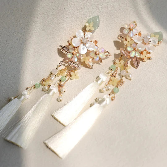 Mary Chinese Hair Clips - Add grace and femininity to your hairstyle with these elegant hair clips. Delicate and intricate patterns exude timeless beauty. Perfect for weddings, parties, or everyday wear.