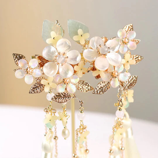 Mary Chinese Hair Clips - Add grace and femininity to your hairstyle with these elegant hair clips. Delicate and intricate patterns exude timeless beauty. Perfect for weddings, parties, or everyday wear.