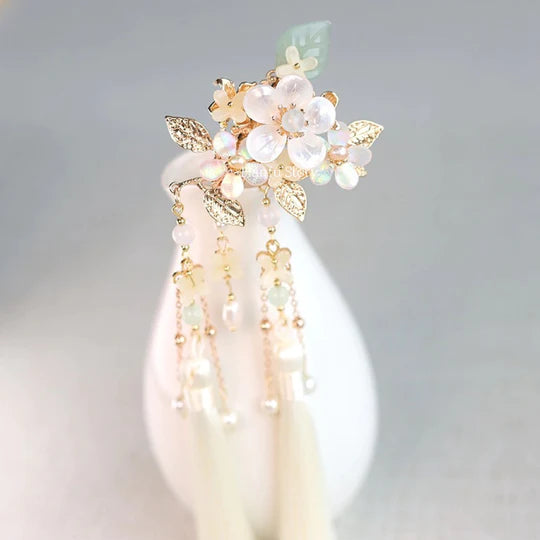 Mary Chinese Hair Clips - Add grace and femininity to your hairstyle with these elegant hair clips. Delicate and intricate patterns exude timeless beauty. Perfect for weddings, parties, or everyday wear.