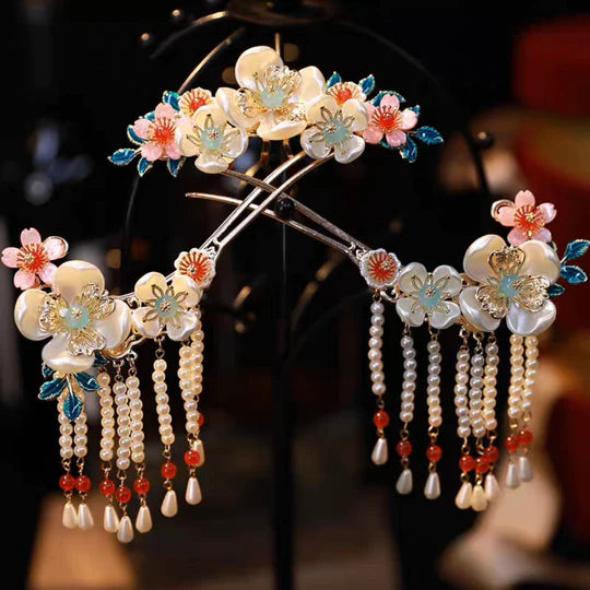 Gloria Hanfu Hair Accessories - Add glamour and sophistication to your Hanfu ensemble with these exquisite accessories. From sparkling hairpins to bejeweled headbands, these accessories exude opulence and elegance. Elevate your style with these glamorous and luxurious accessories