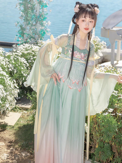 Embrace exquisite elegance with our Exquisite Qixiong Ruqun, Ofelia—an ensemble that pays tribute to the Tang Dynasty era, embodying the timeless grace and sophistication inspired by Ofelia. Step into the past with a blend of tradition and contemporary elegance, making a stylish nod to centuries gone by.