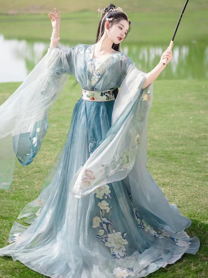 Experience regal grace with the Royal Diana Qiyao Ruqun from Moon Hanfu&