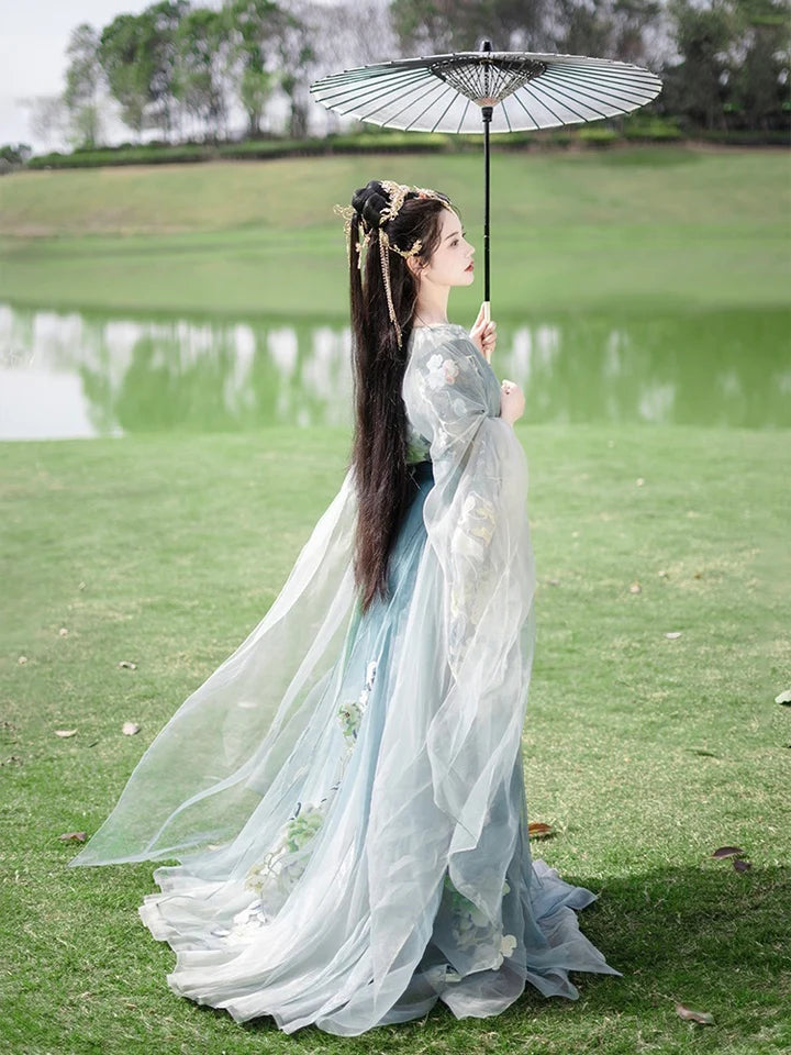 Experience regal grace with the Royal Diana Qiyao Ruqun from Moon Hanfu&