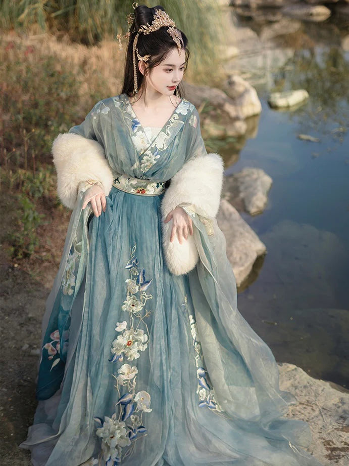 Experience regal grace with the Royal Diana Qiyao Ruqun from Moon Hanfu&