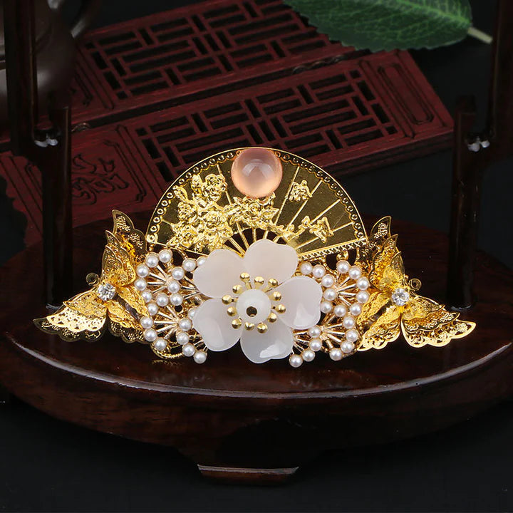 Enhance your Hanfu ensemble with the exquisite Hanfu Filigree Crown. This intricately designed crown features delicate filigree work, adding a regal touch to your hairstyle. Crafted with meticulous attention to detail, the Hanfu Filigree Crown is the perfect accessory to elevate your Hanfu look and make a statement with its timeless elegance.