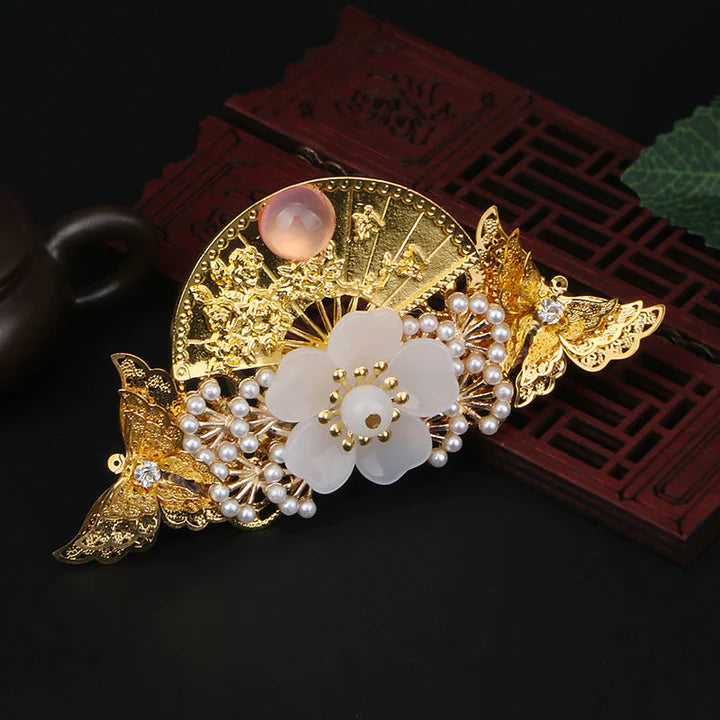 Enhance your Hanfu ensemble with the exquisite Hanfu Filigree Crown. This intricately designed crown features delicate filigree work, adding a regal touch to your hairstyle. Crafted with meticulous attention to detail, the Hanfu Filigree Crown is the perfect accessory to elevate your Hanfu look and make a statement with its timeless elegance.