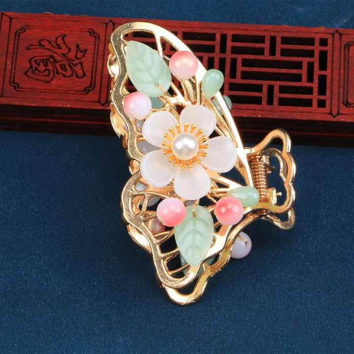 Hanfu Hair Claw - Secure your hairstyle with elegance and style using this beautiful Hanfu-inspired hair claw, designed to add a touch of traditional charm to your look.