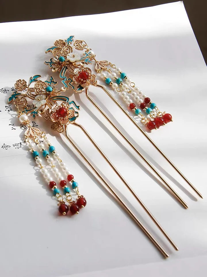 Achieve an elegant and traditional hairstyle with the exquisite Hanfu Hairstick. This versatile accessory is designed to secure and adorn your hair in a graceful manner, adding a touch of sophistication to your Hanfu ensemble. Crafted with attention to detail, the Hanfu Hairstick showcases intricate patterns and a sleek design, reflecting the timeless beauty of traditional Chinese culture. Embrace the charm of the Hanfu Hairstick and elevate your hairstyle with its refined elegance.