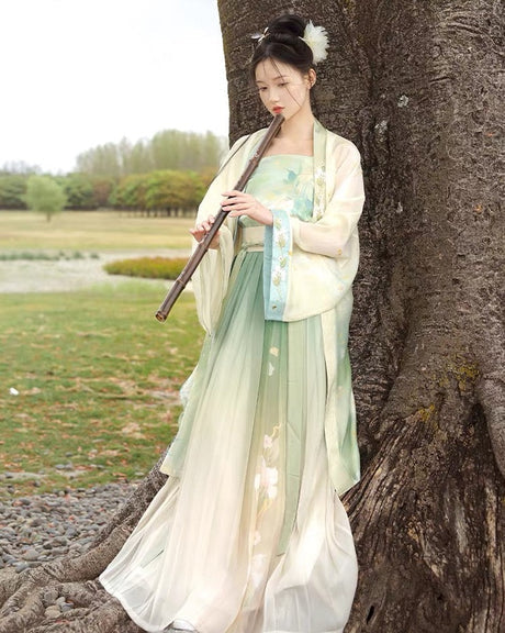 **Alt Text for Image:** "Enchanting Fern Qiyao Ruqun Ensemble - Song Dynasty Style. A fusion of historical charm and contemporary elegance, perfect for themed events or infusing sophistication into your wardrobe."