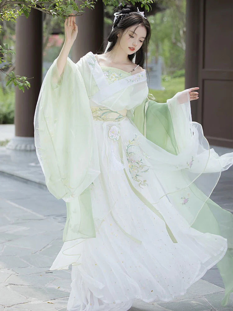 Embark on an enigmatic journey with the Izolda Qiyao Ruqun from Moon Hanfu&