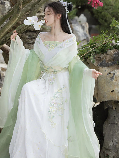 Embark on an enigmatic journey with the Izolda Qiyao Ruqun from Moon Hanfu&