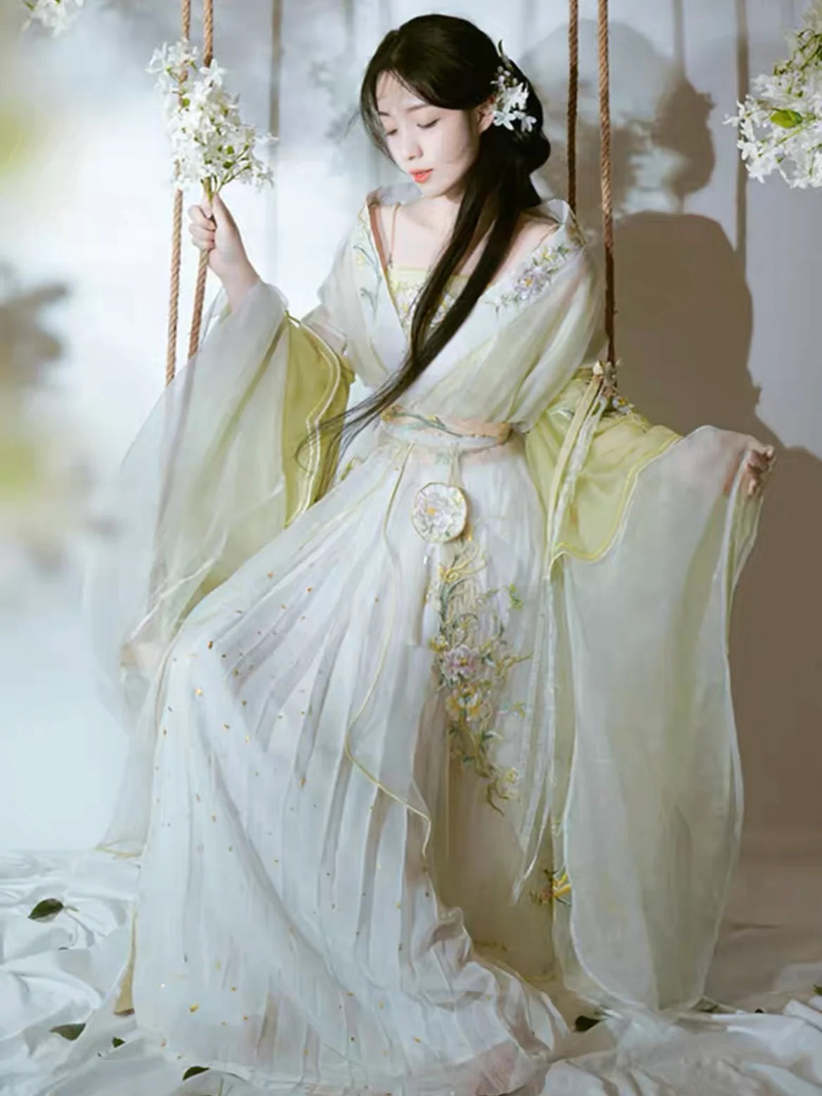 Embark on an enigmatic journey with the Izolda Qiyao Ruqun from Moon Hanfu&