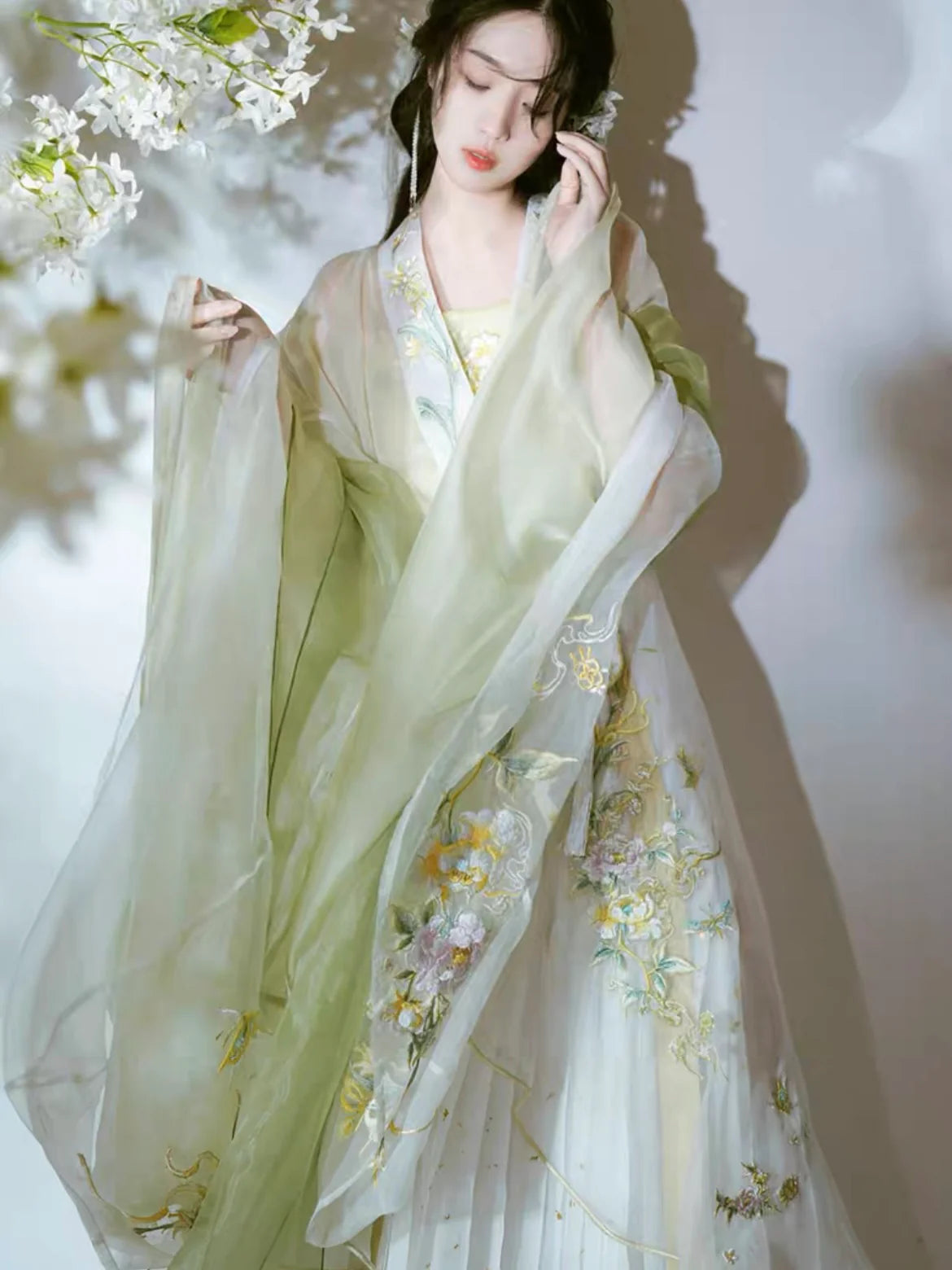 Embark on an enigmatic journey with the Izolda Qiyao Ruqun from Moon Hanfu&