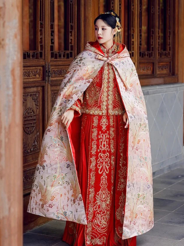 Immerse yourself in the unique charm of Crush Hanfu Capes, combining contemporary flair with the richness of traditional Chinese fashion. Elevate your wardrobe with our carefully curated collection at Moon Hanfu for an exquisite and stylish look.