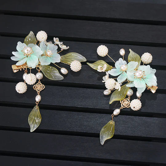 Jasmin Hanfu Hair Accessories - Enhance your Hanfu hairstyle with these elegant and enchanting hair accessories. Intricate detailing inspired by the Jasmin flower exudes femininity and natural beauty. Perfect for weddings, garden parties, or adding a floral accent to your Hanfu ensemble.