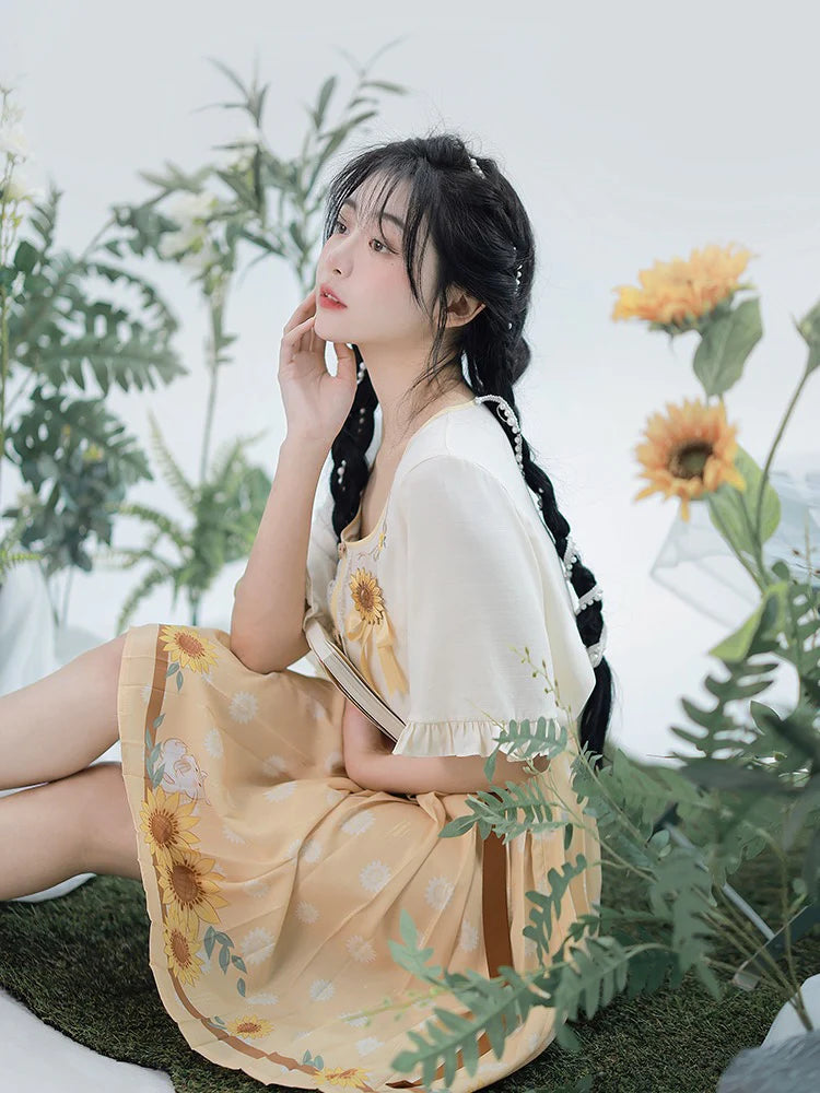 Bask in contemporary radiance with our Modern Hanfu, Sunny—an enchanting blend of tradition and chic allure. This captivating ensemble pays homage to cultural heritage while embodying the modern woman&