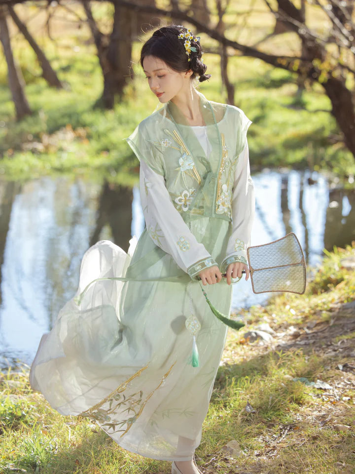 Elevate your style with the Mythical Qiyao Ruqun, drawing inspiration from the majestic Wyvern. This ensemble echoes the elegance of the Qiyao Ruqun, capturing a blend of mythical charm and timeless fashion. Immerse yourself in the allure of the Wyvern-inspired design, embracing a unique and captivating statement that transcends fashion boundaries.