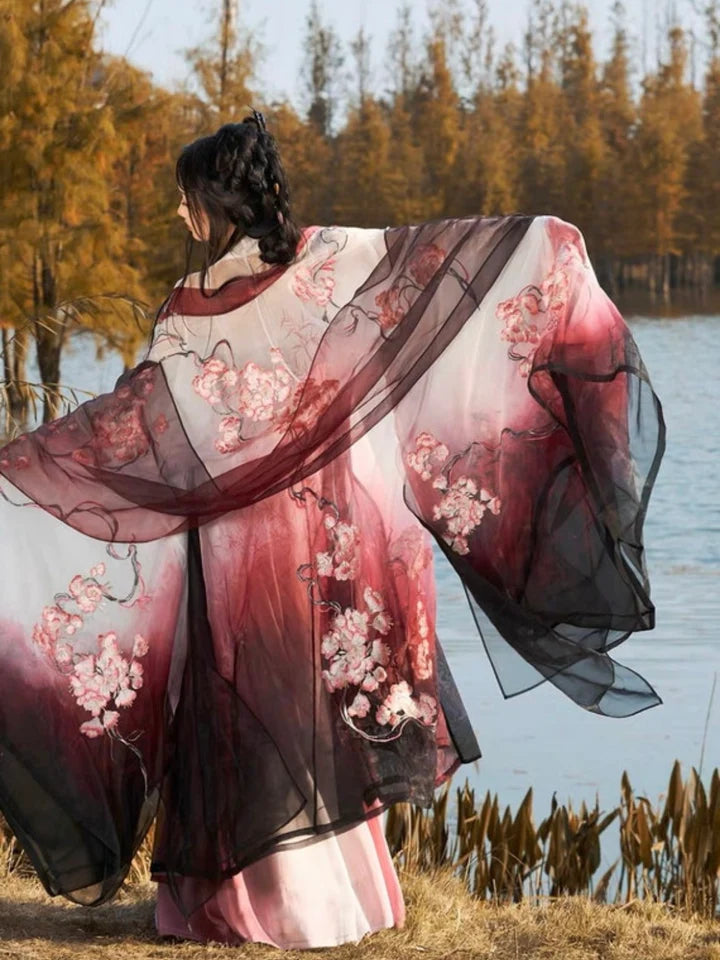 Moonlit Rose Qiyao Ruqun Ensemble - Song Dynasty Style. Illuminate your style with a crescent of timeless beauty, perfect for themed events or adding sophistication to your wardrobe.