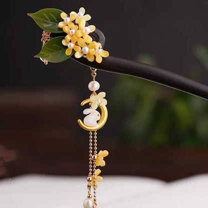 Moon Fairy Hanfu Hairpin - Channel the ethereal beauty of a moon fairy with this enchanting hairpin. Delicate details inspired by celestial nights evoke a touch of mystical elegance. Perfect for traditional ceremonies, cultural events, or embracing the enchanting spirit of a moon fairy.