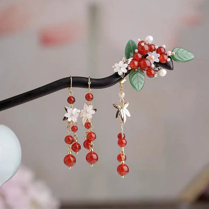 Pinia Hanfu Hairpin - Elevate your Hanfu attire with this enchanting hairpin. Delicate details inspired by Hanfu fashion exude elegance and traditional charm. Perfect for traditional ceremonies, cultural events, or showcasing your appreciation for Hanfu fashion.