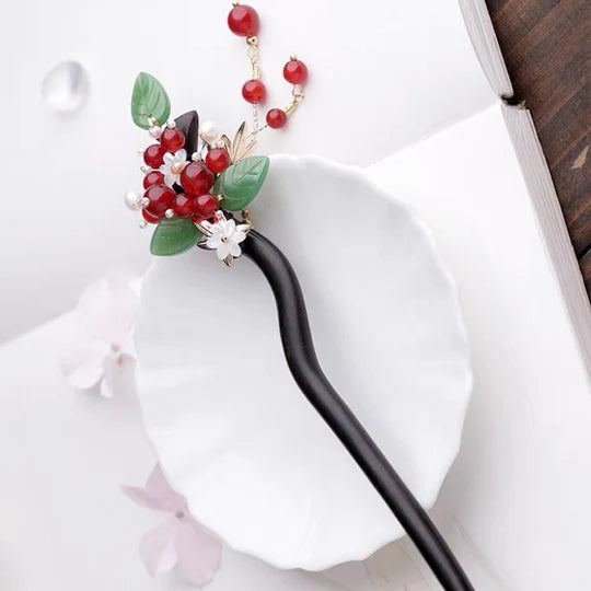 Pinia Hanfu Hairpin - Elevate your Hanfu attire with this enchanting hairpin. Delicate details inspired by Hanfu fashion exude elegance and traditional charm. Perfect for traditional ceremonies, cultural events, or showcasing your appreciation for Hanfu fashion.