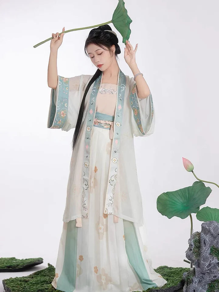 Luster Qiyao Ruqun Ensemble - Song Dynasty Style. Illuminate your style with the radiant charm of Beryl, perfect for themed events or adding a touch of timeless elegance to your wardrobe.