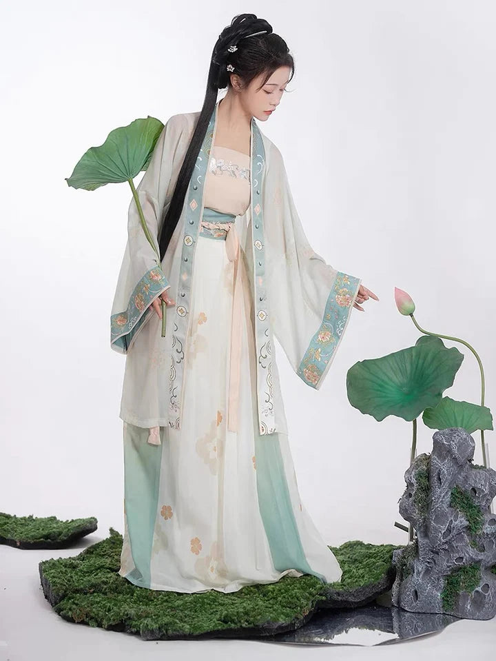 Luster Qiyao Ruqun Ensemble - Song Dynasty Style. Illuminate your style with the radiant charm of Beryl, perfect for themed events or adding a touch of timeless elegance to your wardrobe.