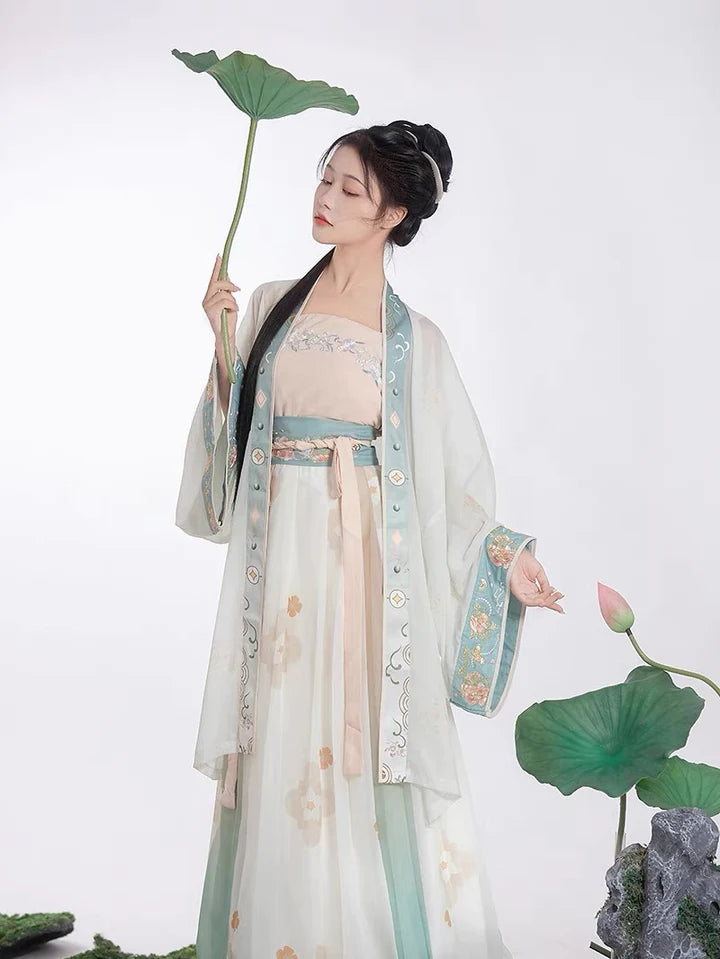 Luster Qiyao Ruqun Ensemble - Song Dynasty Style. Illuminate your style with the radiant charm of Beryl, perfect for themed events or adding a touch of timeless elegance to your wardrobe.