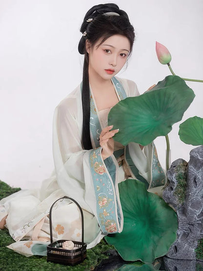 Luster Qiyao Ruqun Ensemble - Song Dynasty Style. Illuminate your style with the radiant charm of Beryl, perfect for themed events or adding a touch of timeless elegance to your wardrobe.