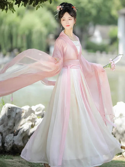 Elegance personified with the Donna Qiyao Ruqun from Moon Hanfu&