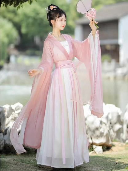 Elegance personified with the Donna Qiyao Ruqun from Moon Hanfu&