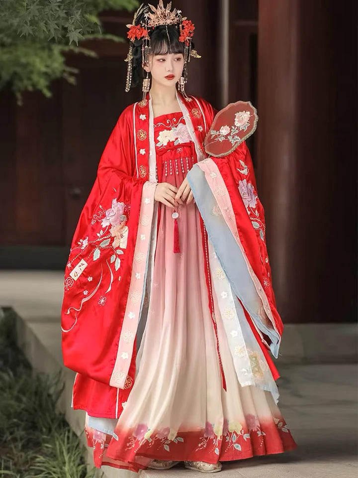 Explore the fanciful charm of Fancy Fleur Hezi Qun, a masterpiece that seamlessly combines historical allure with the extravagant beauty of blooming flowers. Adorned with intricate details, this ensemble invites you to step into a world of timeless elegance inspired by the Southern Song dynasty.